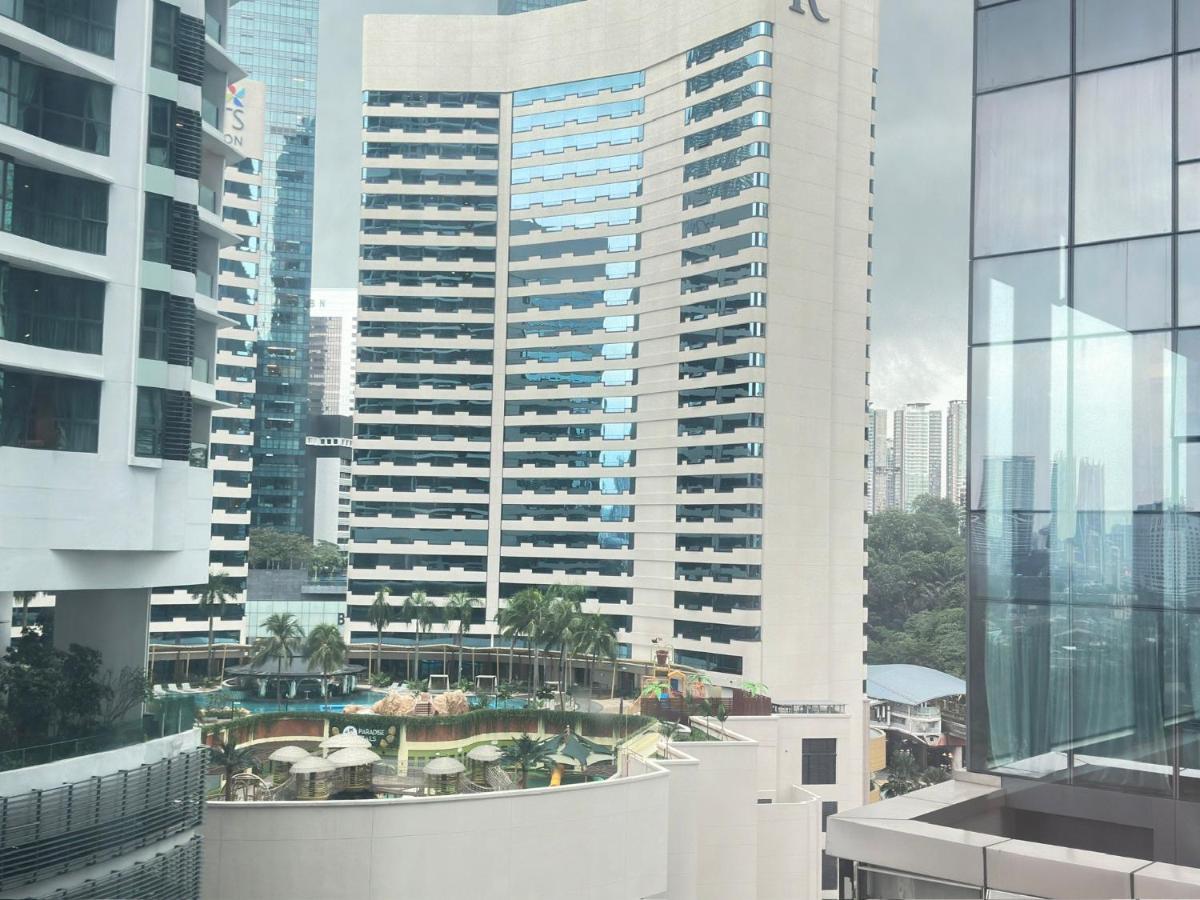 Summer Suites Klcc By Purple Orchid Kuala Lumpur Exterior photo