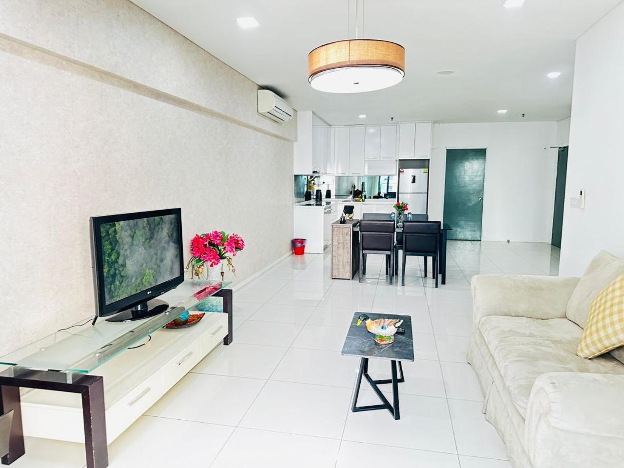 Summer Suites Klcc By Purple Orchid Kuala Lumpur Exterior photo